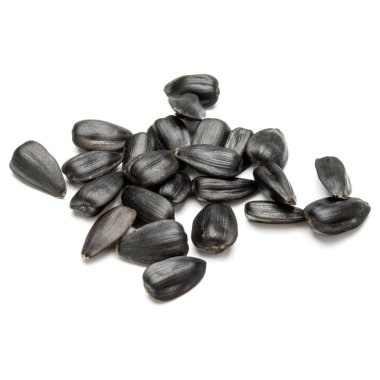 Beyaz arkaplanda izole edilmiş ayçiçeği tohumları