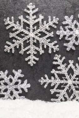 kar taneleri ile yılbaşı tebrik kartı