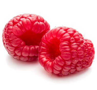 Beyaz arka planda izole edilmiş olgun ahududular. 