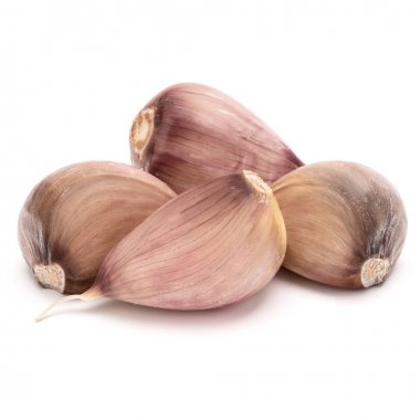 Beyaz arkaplanda yalıtılmış sarımsak karanfilleri