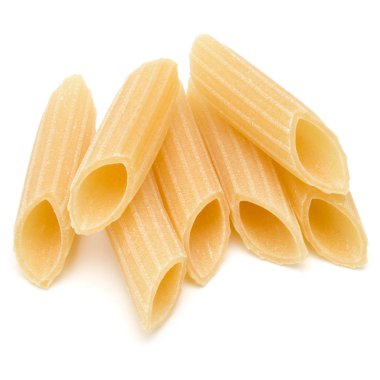 Beyaz arka planda izole edilmiş İtalyan makarnası