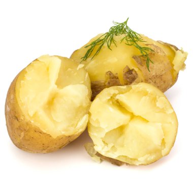 Beyaz arka plan üzerinde izole haşlanmış soyulmuş patates 