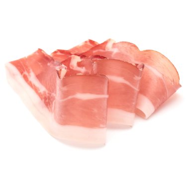 İtalyan prosciutto crudo dilimler beyaz arka plan üzerinde