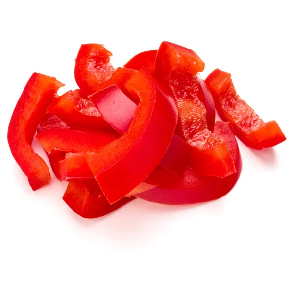 Beyaz arka plan üzerinde izole kırmızı tatlı biber dilimleri 