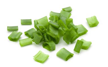 doğranmış taze soğan veya beyaz arka plan üzerinde cu izole yeşil soğan