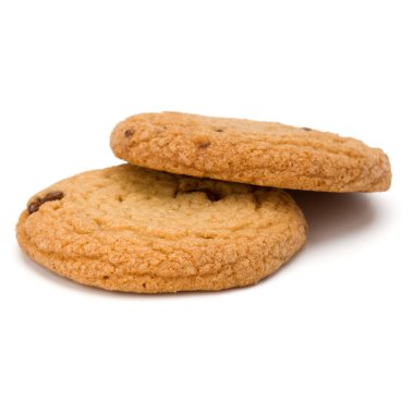 Beyaz arka planda izole edilmiş iki çikolatalı kurabiye. Tatlı.