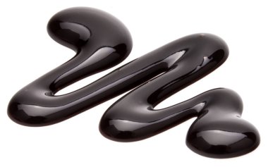 Beyaz arkaplanda izole edilmiş çikolata şurubu damlası