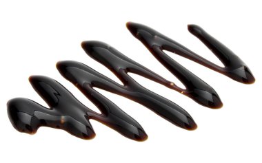 Balsamik sirke krem beyaz arka plan üzerinde izole. İtalyan sal