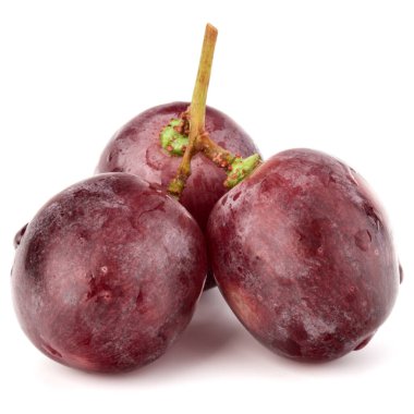 Beyaz arka plan kesme izole kırmızı üzüm dut grup 