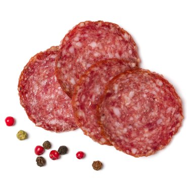 Beyaz arka plan closeup izole salam dilimleri. Sosis t