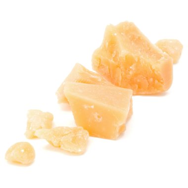 Beyaz arka plan kesme izole rendelenmiş parmesan peyniri