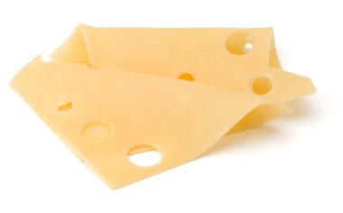 Beyaz arka planda izole edilmiş üç peynir dilimi