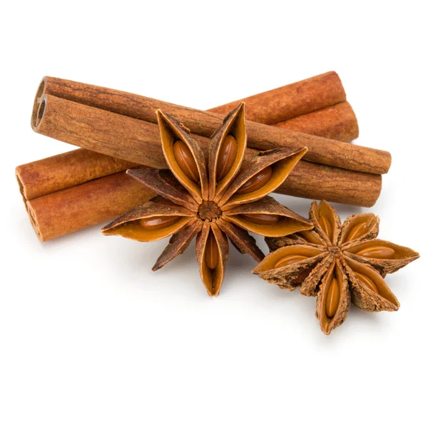 Cinnamon sticks and anise star isolated on white background clos — Stock Photo, Image