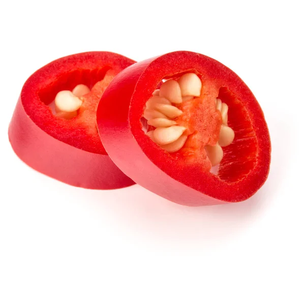Chile rojo en rodajas o ají pimienta de cayena aislada en bac blanco — Foto de Stock