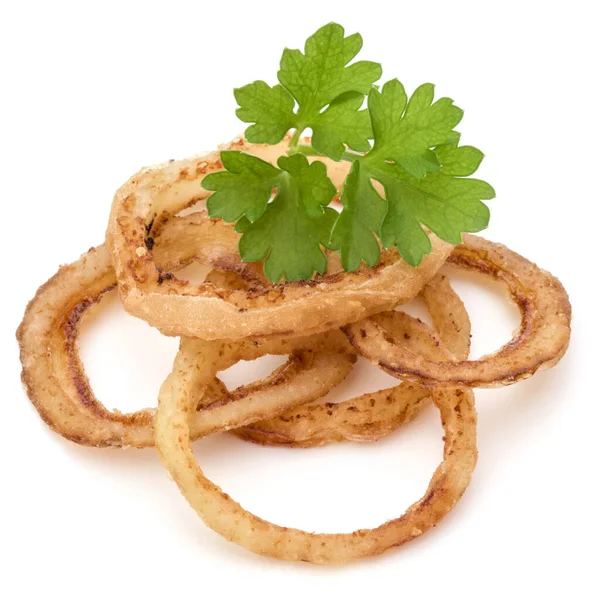 Deliciosos anéis de cebola frita crocante isolados em branco — Fotografia de Stock