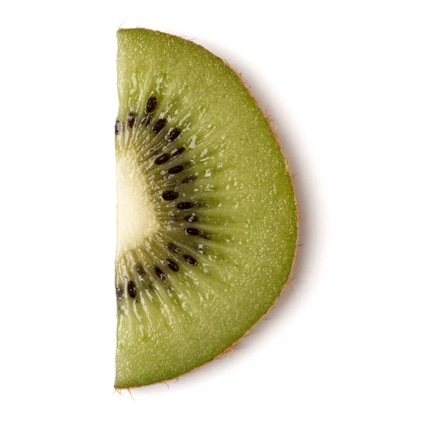 O felie de fructe kiwi izolată pe fundal alb de închidere. Jumătate — Fotografie, imagine de stoc