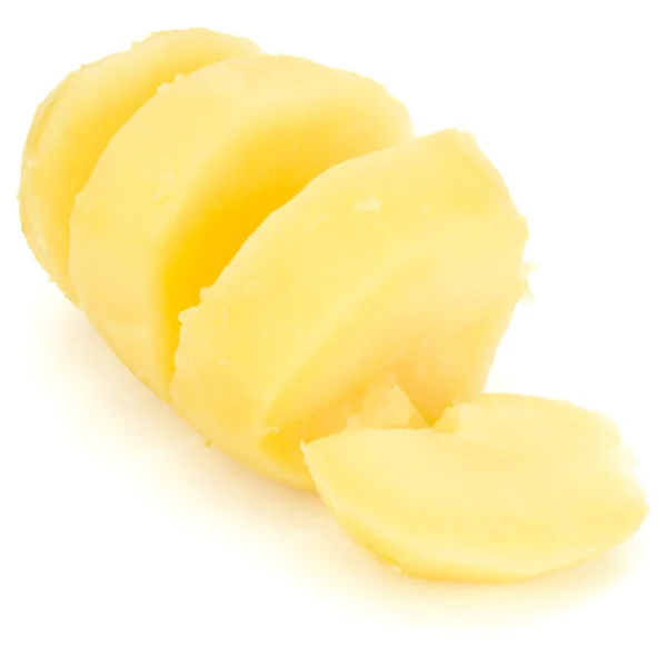 Варена очищена нарізана картопля ізольована на білому фоні — стокове фото