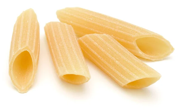 Pastas italianas aisladas sobre fondo blanco. Pennoni. Penne rigat — Foto de Stock