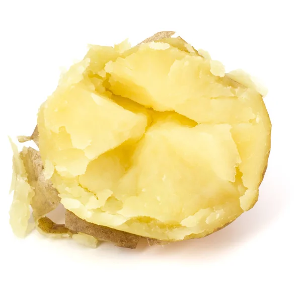 En kokt skalad potatis hälften isolerade på vit bakgrund cutou — Stockfoto