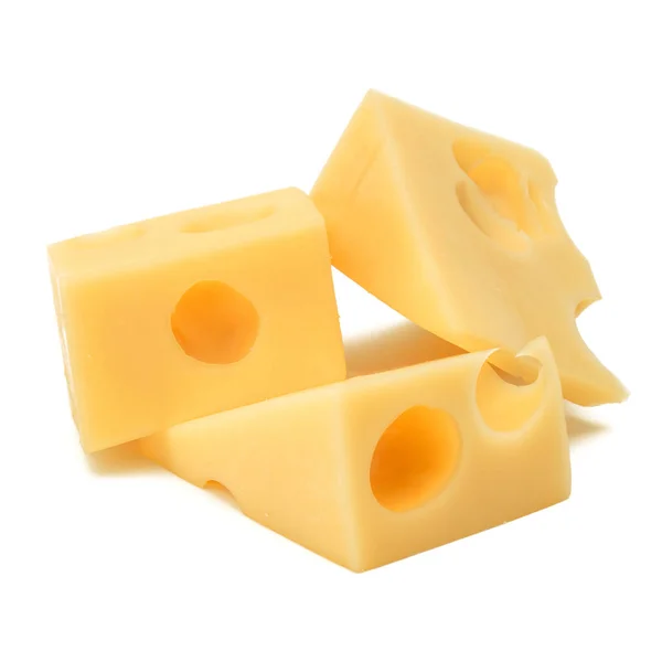 Kostky sýra. Blok sýra izolovaný na bílé cutou pozadí — Stock fotografie