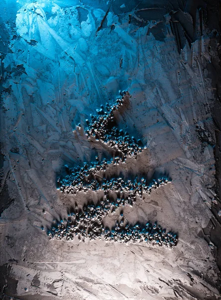 Minimalistic Christmas tree made of decorative pebbles. Christma — Stock Photo, Image