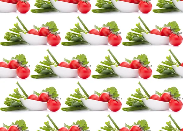 Cebolinha e tomate cereja em tigela. Padrão de alimentos sem costura . — Fotografia de Stock