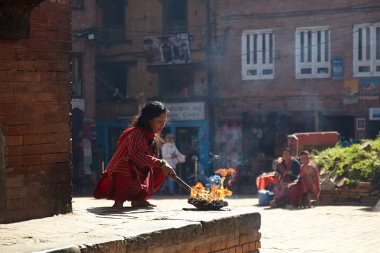 Nepal kadın ritüel yangın Bhaktapur yapma