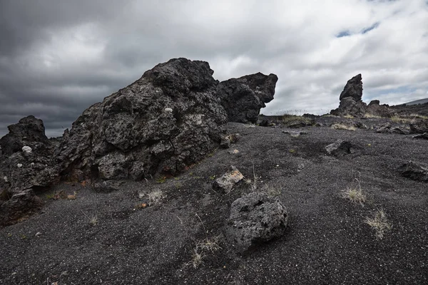 Vulkanische landschap op stof-velden voor lava en vulkaan in IJsland — Stockfoto