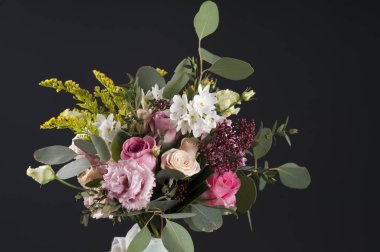 Çok renkli çiçek buketi