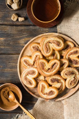 Şekerli ve tarçınlı puf böreği.