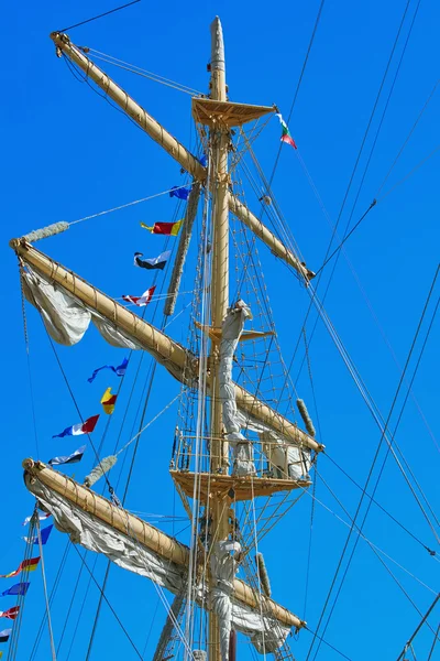 Mast eines Segelschiffs — Stockfoto