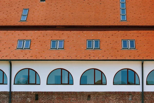 Facciata dell'edificio ristrutturato — Foto Stock