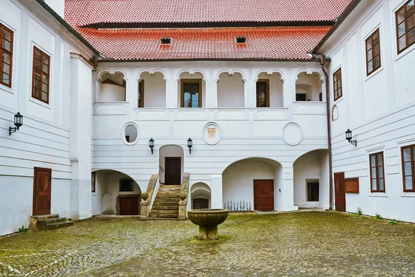 Courtyard in Cesky Krumlov — Stock Photo, Image