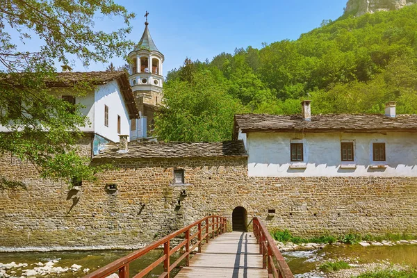 Un antiguo monasterio — Foto de Stock