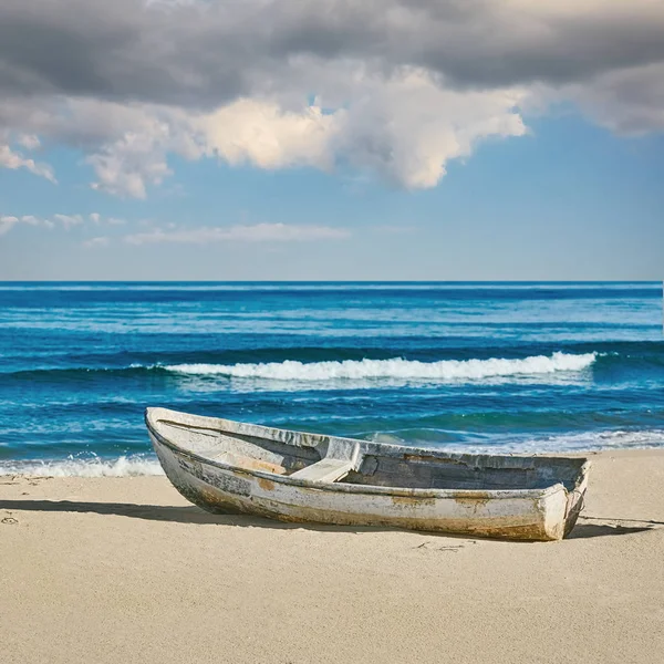 Old Boat on the Shore — Stock Photo, Image