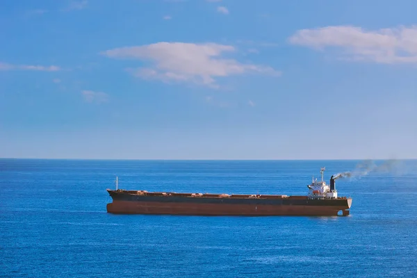 Schip in zee — Stockfoto