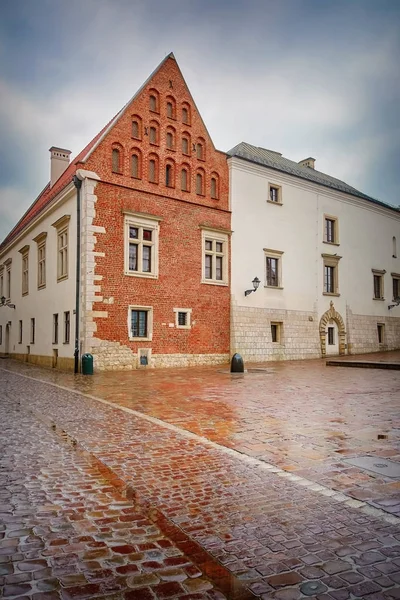 Улица в Старом городе Кракова — стоковое фото