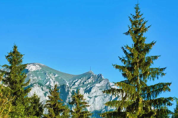 Caraiman Peak nas Montanhas Bucegi — Fotografia de Stock