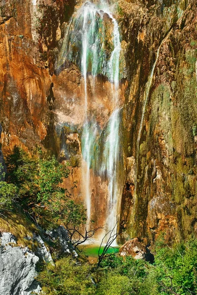 Chutes d'eau dans le parc national des Lacs de Plitvice — Photo