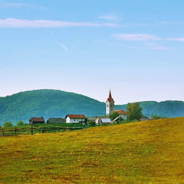 Dorp in Slovenië — Stockfoto