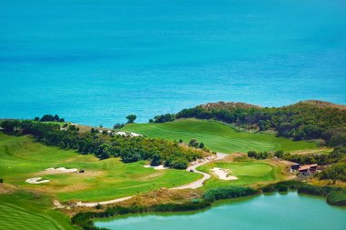 Golf Sahası deniz kıyısında