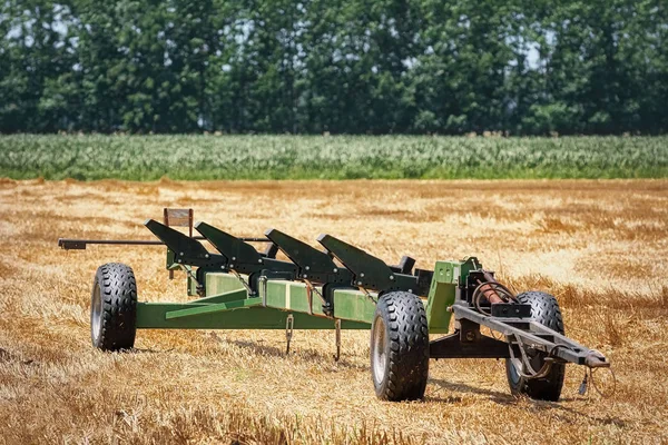 Máquinas agrícolas em campo — Fotografia de Stock