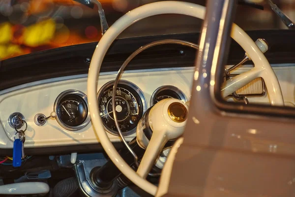 Interiören i en gammal bil — Stockfoto