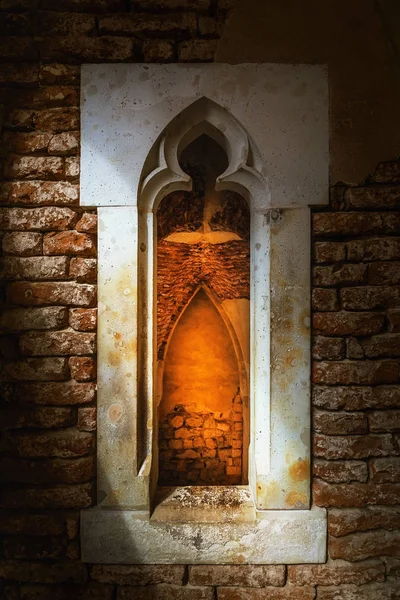Okna w starym zamku — Zdjęcie stockowe