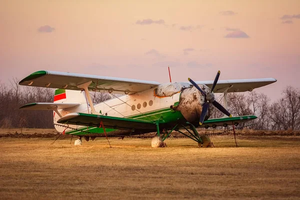 Old Airplane on the Airfield — Stock Photo, Image