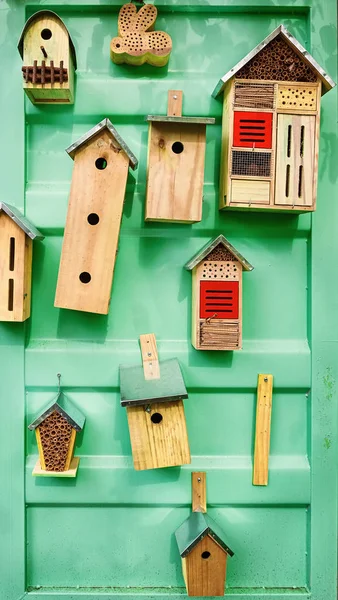 Casas de pájaros en la pared — Foto de Stock