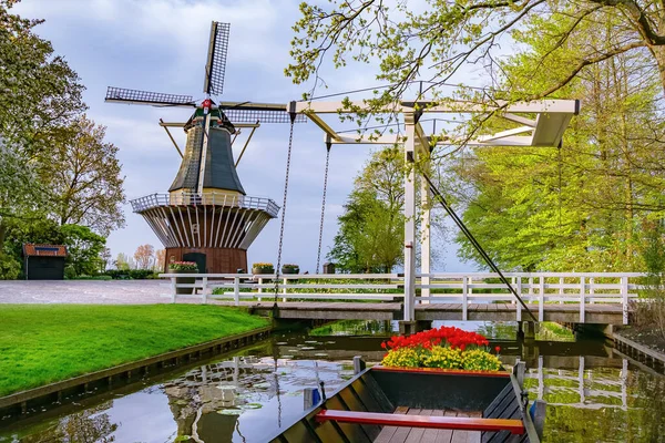 Wiatrak Parku Wiosna Holandii — Zdjęcie stockowe