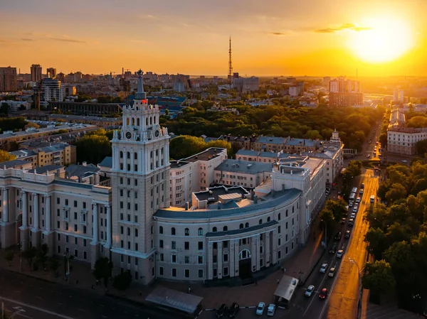 Tarde de verano Voronezh, vista aérea. Torre de gestión del ferrocarril sureste al atardecer —  Fotos de Stock