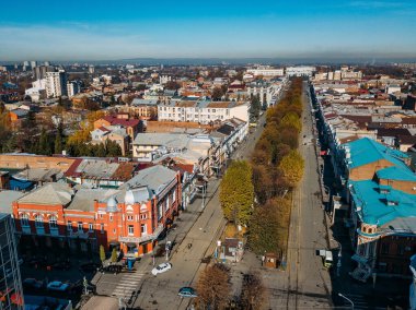 Olykavkaz, Kuzey Osetya 'nın başkenti. İHA uçuşundan tarihi şehir panoraması