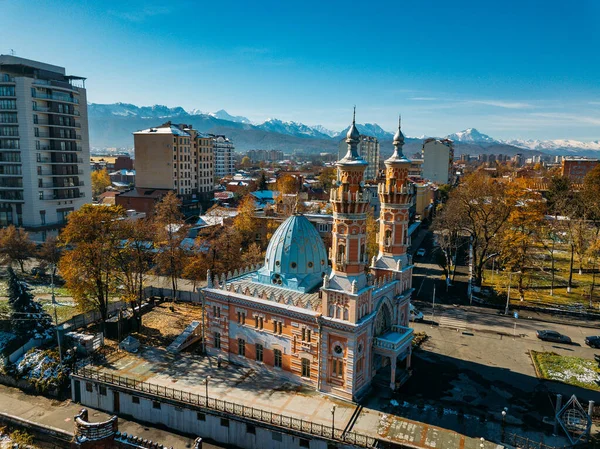 Sunnite Muchtarovmoskén i Vladikavkaz, flygbild — Stockfoto